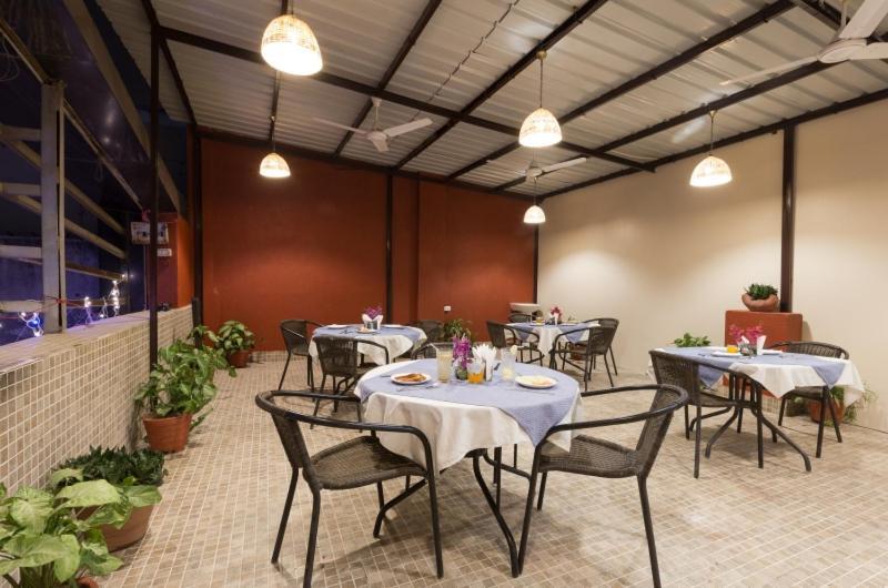 Hotel Kingston Park - Karol Bagh Delhi Exterior foto